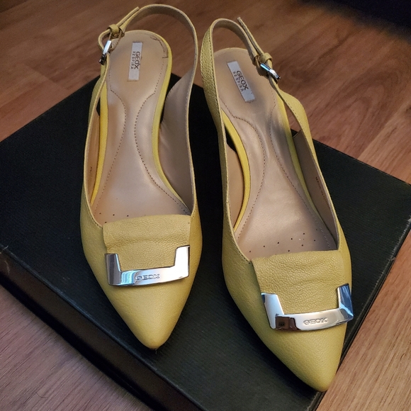 Yellow Geox shoes, size 7 - Picture 2 of 4